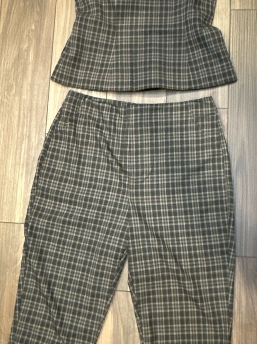 Reformation × Kacey Musgraves Steeplechase Plaid Strapless Top & Capri Pants Set - Picture 4 of 6